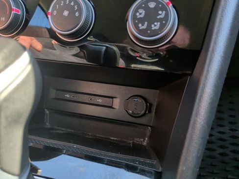 Used 2023 Volkswagen Taos SE image 22