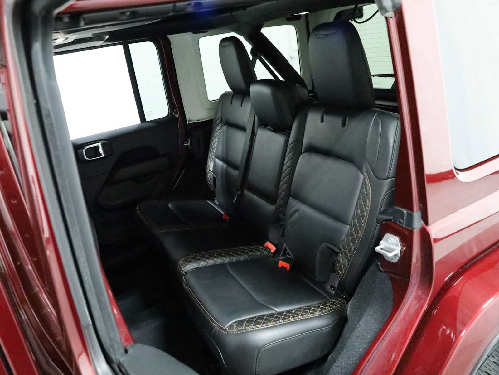 Used 2021 Jeep Wrangler Unlimited Sahara AWD/4WD image 33