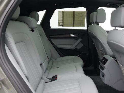 Used 2023 Audi Q5 2.0T Premium w/ Convenience Package AWD/4WD image 40