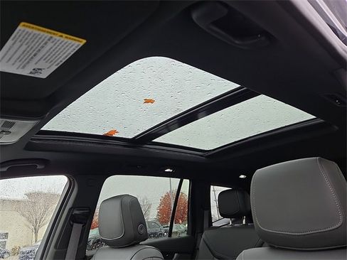 Used 2025 Cadillac XT6 Premium Luxury image 13