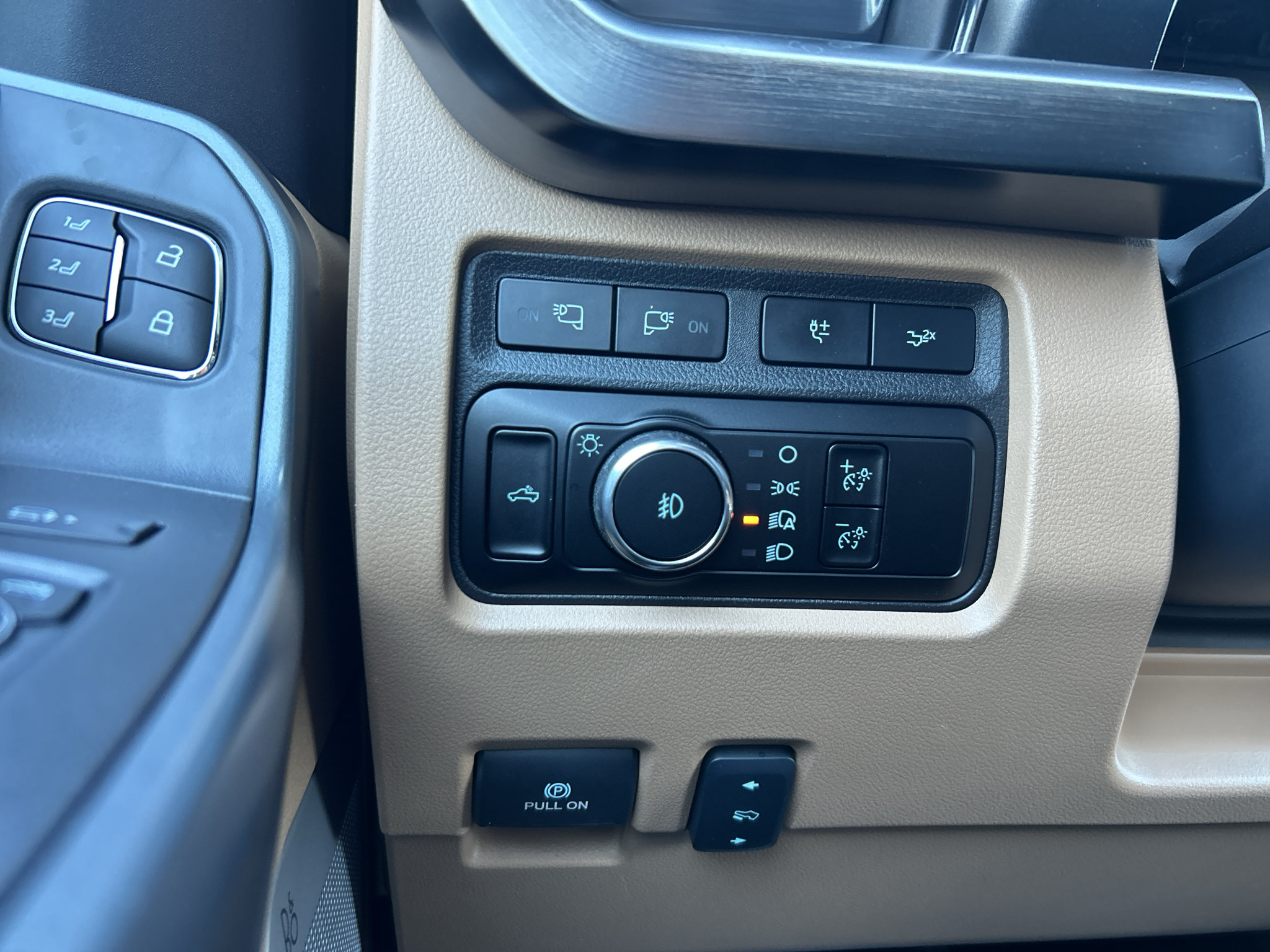 Used 2024 Ford F250 Lariat w/ Sport Appearance Package AWD/4WD image 26