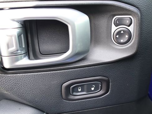 Used 2019 Jeep Wrangler Unlimited Sahara image 35