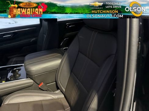 Certified 2025 Chevrolet Suburban High Country image 9