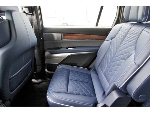 New 2026 Cadillac Vistiq Premium Luxury image 12