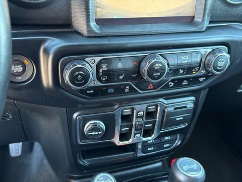 Certified 2022 Jeep Wrangler Unlimited Sahara w/ Cold Weather Group AWD/4WD image 31