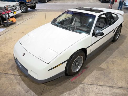 Used 1987 Pontiac Fiero GT RWD image 15