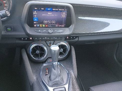 Used 2023 Chevrolet Camaro LT RWD image 10