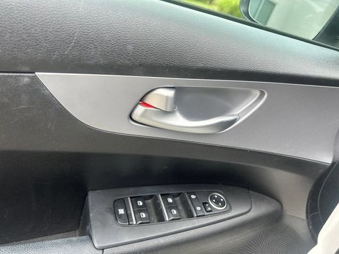 Certified 2023 Kia Forte LXS FWD image 10