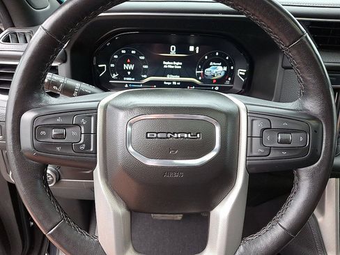Used 2022 GMC Yukon XL Denali AWD/4WD image 16