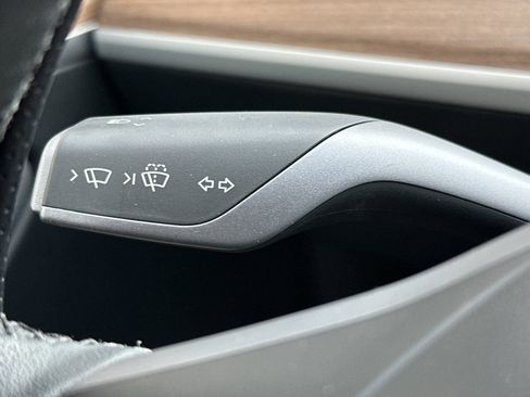 Used 2024 Tesla Model Y Performance image 31