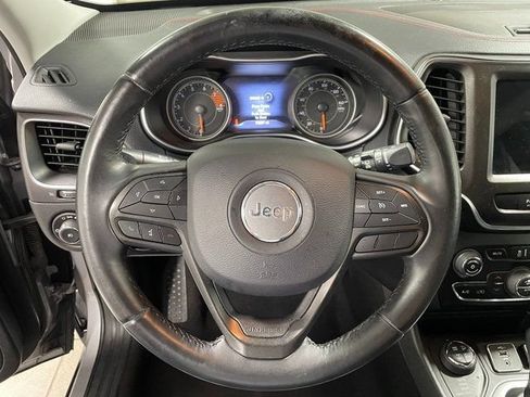 Used 2019 Jeep Cherokee Trailhawk AWD/4WD image 14