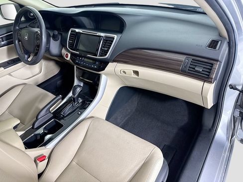 Used 2017 Honda Accord Touring image 17