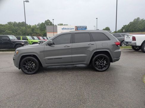 Used 2021 Jeep Grand Cherokee Laredo X RWD image 2