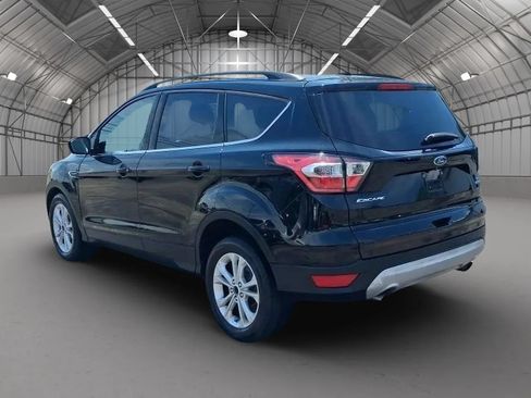 Used 2017 Ford Escape SE w/ Equipment Group 201A FWD image 3