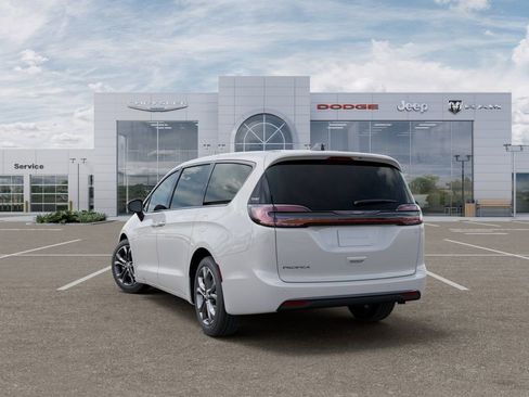 New 2026 Chrysler Pacifica Select FWD image 3