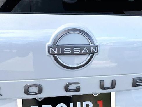 Certified 2025 Nissan Rogue SV FWD image 30