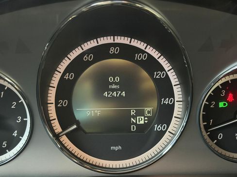 Used 2010 Mercedes-Benz E 550 Sedan image 29