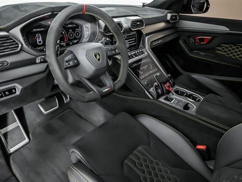 Used 2023 Lamborghini Urus Performante AWD/4WD image 21