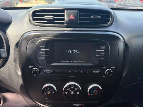 Used 2018 Kia Soul FWD image 17