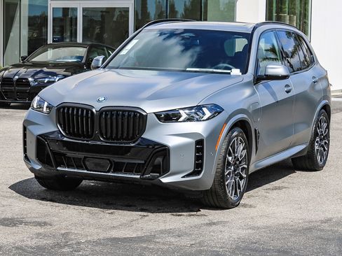 New 2026 BMW X5 xDrive50e image 3