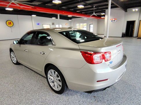 Used 2016 Chevrolet Malibu LTZ FWD image 3