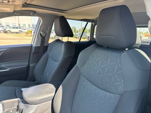 Used 2025 Toyota RAV4 XLE w/ Convenience Package FWD image 12