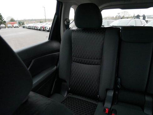 Used 2019 Nissan Rogue SV image 12