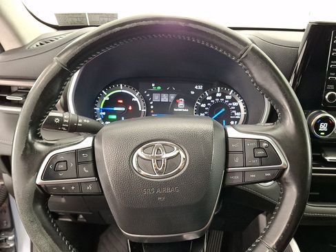 Used 2021 Toyota Highlander XLE AWD/4WD image 8