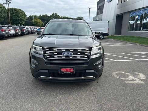 Used 2017 Ford Explorer XLT w/ Equipment Group 202A AWD/4WD image 2