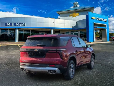 New 2026 Chevrolet Traverse LT w/ Enhanced Driving Package FWD image 5