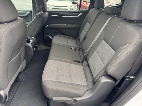 Used 2025 GMC Acadia Elevation image 5