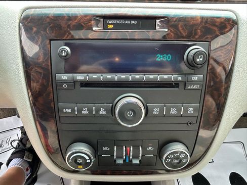 Used 2014 Chevrolet Impala LT w/ LT Sunroof Package FWD image 23