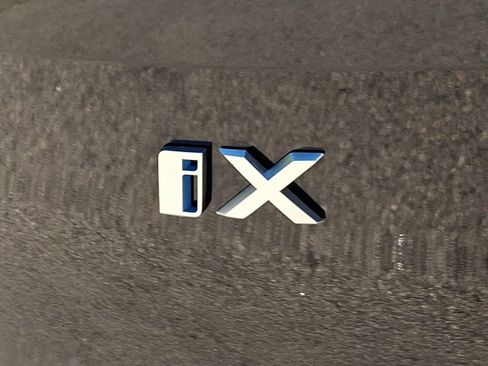 Used 2024 BMW iX xDrive50 w/ Premium Package AWD/4WD image 33