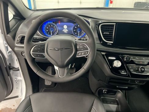 New 2026 Chrysler Pacifica Select image 19