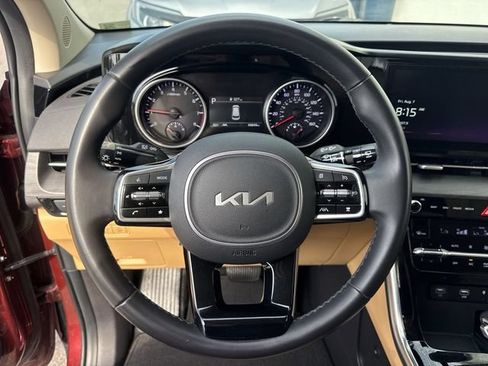Used 2024 Kia Carnival EX FWD image 18