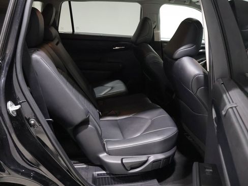 Used 2023 Toyota Highlander XLE AWD/4WD image 20