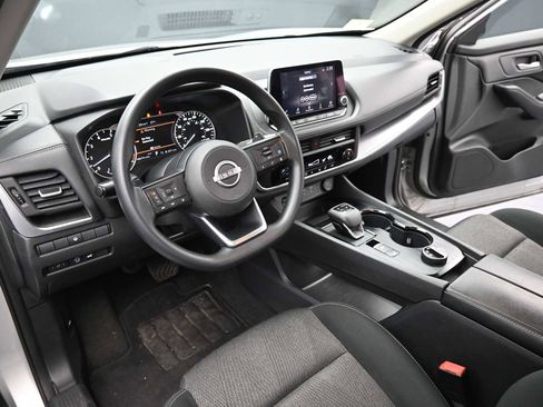 Used 2024 Nissan Rogue SV image 10