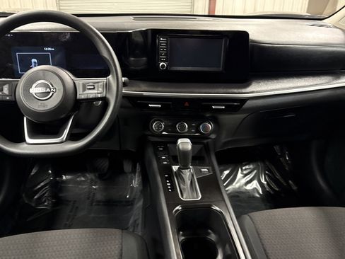 Used 2025 Nissan Kicks S image 15