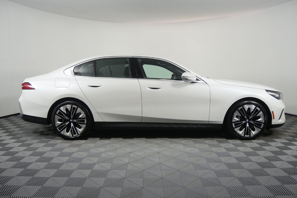 Certified 2026 BMW 530i RWD image 6