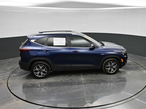 Used 2021 Kia Seltos EX image 29