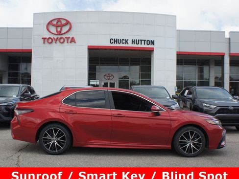 Used 2024 Toyota Camry SE image 1