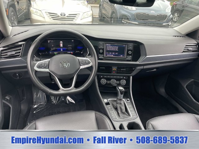 Used 2024 Volkswagen Jetta SE FWD image 14
