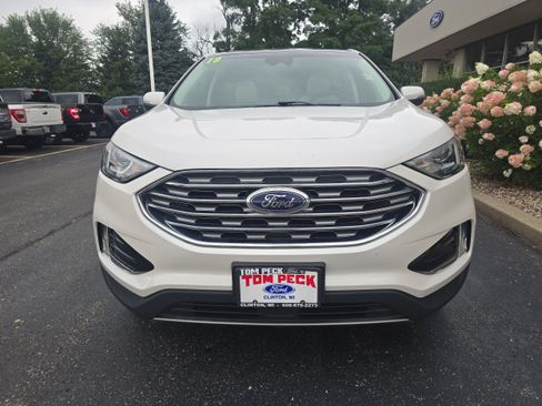 Certified 2019 Ford Edge Titanium w/ Cold Weather Package AWD/4WD image 5