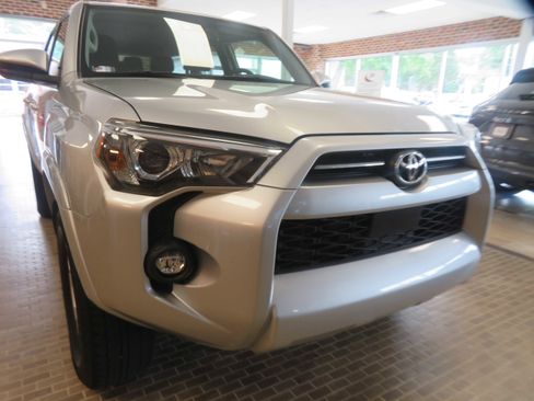 Used 2022 Toyota 4Runner SR5 AWD/4WD image 60