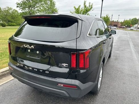 Certified 2022 Kia Sorento LX FWD image 19