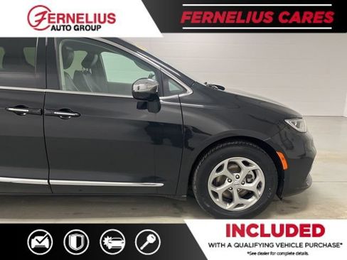 Used 2023 Chrysler Pacifica Limited FWD image 9