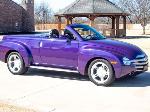 Used 2004 Chevrolet SSR w/ Preferred Equipment Group image 16