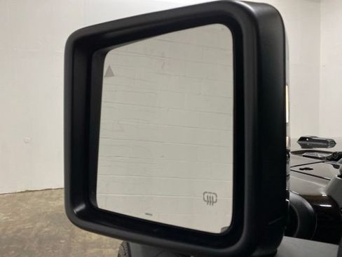 Used 2022 Jeep Wrangler Unlimited Sahara AWD/4WD image 91