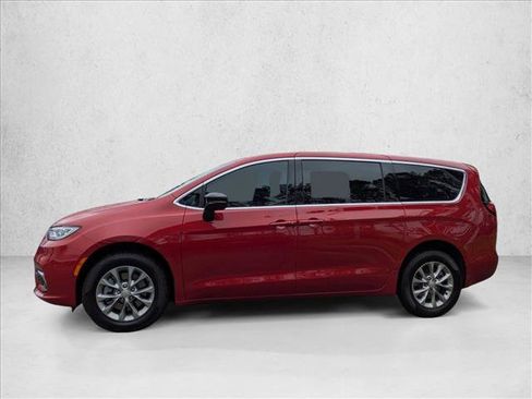 New 2026 Chrysler Pacifica Limited image 5