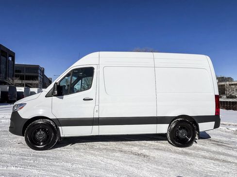 Used 2025 Mercedes-Benz Sprinter 2500 image 9